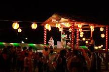 Photo Many parents, children and families get riled up for Bonodori, which always winds of being one of summer’s　best memories.
